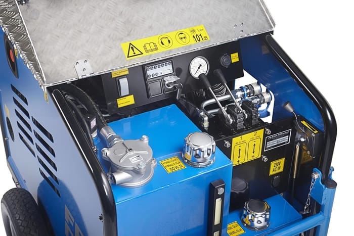 Services 14 diesel powered hydraulic unit on wheels